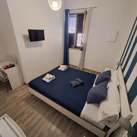 Bedroom La Stazione ベッド・アンド・ブレックファスト パレルモ